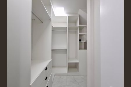Apartamento à venda com 240m², 2 quartos e 2 vagasCloset Suíte 2
