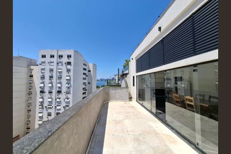 Apartamento à venda com 240m², 2 quartos e 2 vagasÁrea Externa