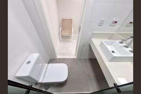 Apartamento à venda com 240m², 2 quartos e 2 vagasBanheiro da suíte 1