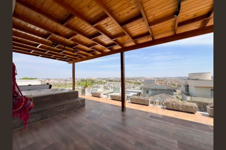 Casa de condomínio para alugar com 390m², 3 quartos e 5 vagasVaranda Suíte 1