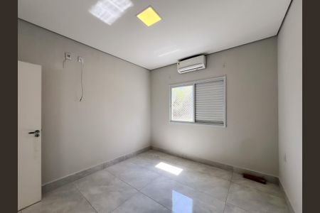 Casa de condomínio para alugar com 390m², 3 quartos e 5 vagasSuíte 2