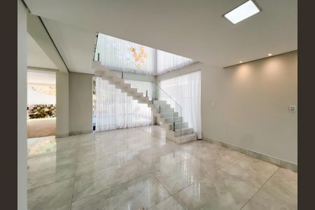 Casa de condomínio para alugar com 390m², 3 quartos e 5 vagasSala de Jantar