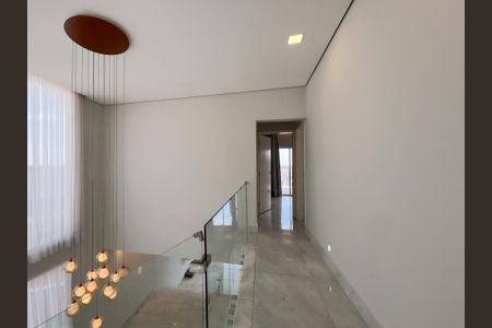 Casa de condomínio para alugar com 390m², 3 quartos e 5 vagasHall
