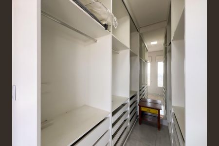 Casa de condomínio para alugar com 390m², 3 quartos e 5 vagasCloset Suíte 1