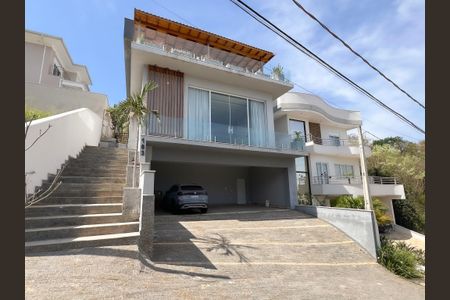 Casa de condomínio para alugar com 390m², 3 quartos e 5 vagasFachada