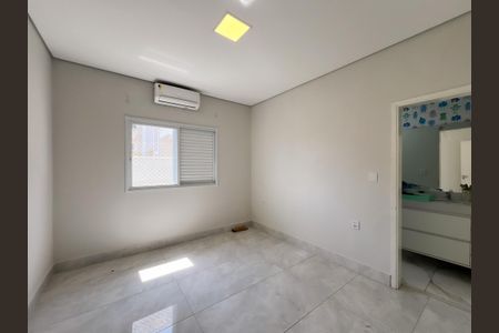 Casa de condomínio para alugar com 390m², 3 quartos e 5 vagasSuíte 2