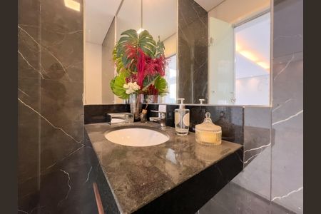 Casa de condomínio para alugar com 390m², 3 quartos e 5 vagasLavabo