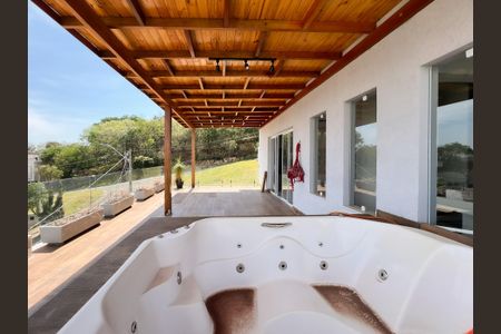 Casa de condomínio para alugar com 390m², 3 quartos e 5 vagasVaranda Suíte 1