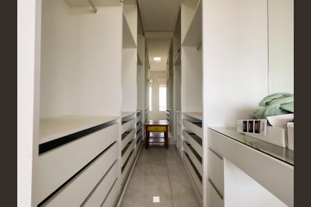 Casa de condomínio para alugar com 390m², 3 quartos e 5 vagasCloset Suíte 1