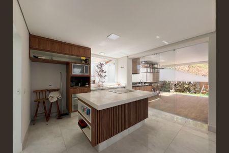 Casa de condomínio para alugar com 390m², 3 quartos e 5 vagasCozinha