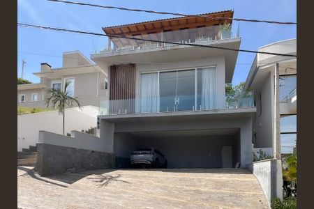 Casa de condomínio para alugar com 390m², 3 quartos e 5 vagasFachada