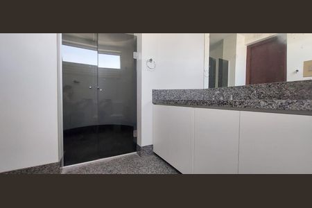 Apartamento para alugar com 280m², 4 quartos e 3 vagasBanheiro da Suíte 2