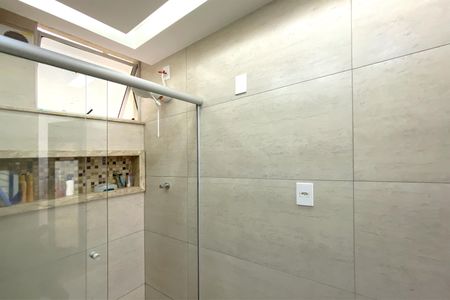 Apartamento à venda com 225m², 4 quartos e 2 vagas Apartamento à venda com 225m², 4 quartos e 2 vagasBanheiro da Suíte