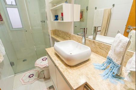 Apartamento à venda com 70m², 2 quartos e 2 vagas Apartamento à venda com 70m², 2 quartos e 2 vagasBanheiro Social