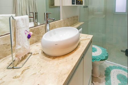 Apartamento à venda com 70m², 2 quartos e 2 vagas Apartamento à venda com 70m², 2 quartos e 2 vagasBanheiro da Suíte