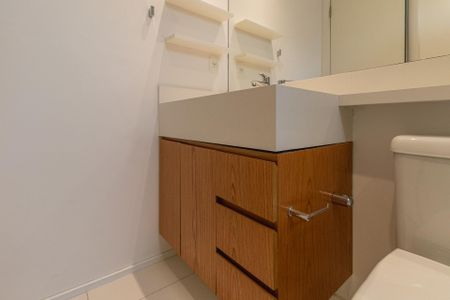 Apartamento à venda com 270m², 3 quartos e 3 vagas Apartamento à venda com 270m², 3 quartos e 3 vagasBanheiro da Suíte 2