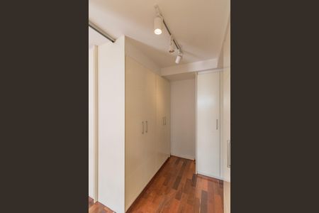 Apartamento à venda com 270m², 3 quartos e 3 vagas Apartamento à venda com 270m², 3 quartos e 3 vagasSuíte 1