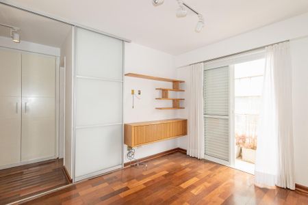 Apartamento à venda com 270m², 3 quartos e 3 vagas Apartamento à venda com 270m², 3 quartos e 3 vagasSuíte 1