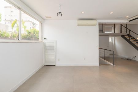 Apartamento à venda com 270m², 3 quartos e 3 vagas Apartamento à venda com 270m², 3 quartos e 3 vagasCobertura