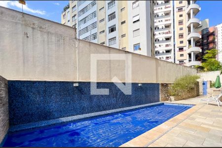 Apartamento à venda com 270m², 3 quartos e 3 vagas Apartamento à venda com 270m², 3 quartos e 3 vagasÁrea comum - Piscina