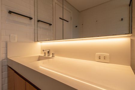 Apartamento à venda com 270m², 3 quartos e 3 vagas Apartamento à venda com 270m², 3 quartos e 3 vagasBanheiro da Suíte 1