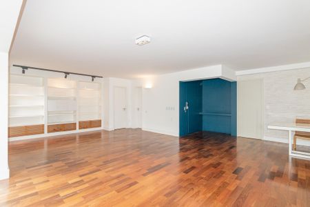 Apartamento à venda com 270m², 3 quartos e 3 vagas Apartamento à venda com 270m², 3 quartos e 3 vagasSala