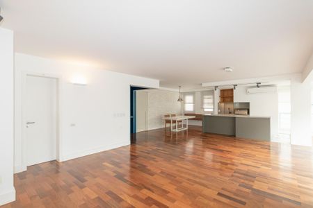 Apartamento à venda com 270m², 3 quartos e 3 vagas Apartamento à venda com 270m², 3 quartos e 3 vagasSala