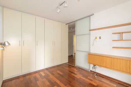 Apartamento à venda com 270m², 3 quartos e 3 vagas Apartamento à venda com 270m², 3 quartos e 3 vagasSuíte 1