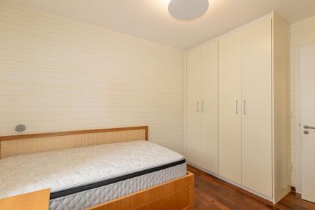 Apartamento à venda com 270m², 3 quartos e 3 vagas Apartamento à venda com 270m², 3 quartos e 3 vagasSuíte 2