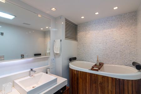 Apartamento para alugar com 120m², 3 quartos e 1 vaga Apartamento para alugar com 120m², 3 quartos e 1 vagaBanheiro da Suíte