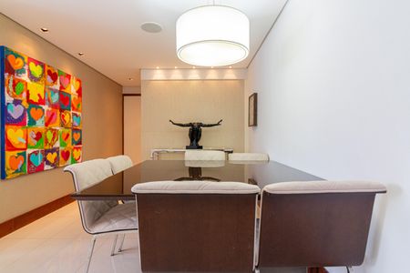 Apartamento para alugar com 120m², 3 quartos e 1 vaga Apartamento para alugar com 120m², 3 quartos e 1 vagaSala de Jantar