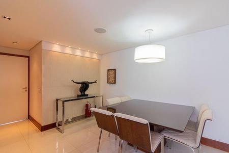 Apartamento para alugar com 120m², 3 quartos e 1 vaga Apartamento para alugar com 120m², 3 quartos e 1 vagaSala de Jantar