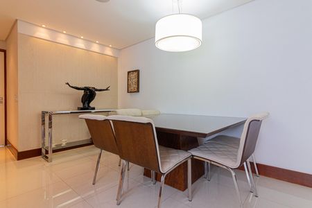 Apartamento para alugar com 120m², 3 quartos e 1 vaga Apartamento para alugar com 120m², 3 quartos e 1 vagaSala de Jantar