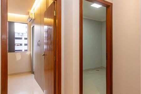 Corredor de apartamento para alugar com 3 quartos, 86m² em Dona Clara, Belo Horizonte