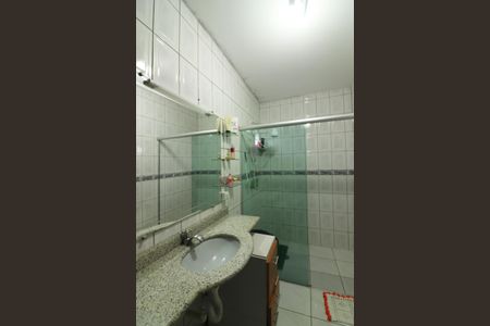 Casa à venda com 382m², 3 quartos e 6 vagasSuíte 1 Banheiro 