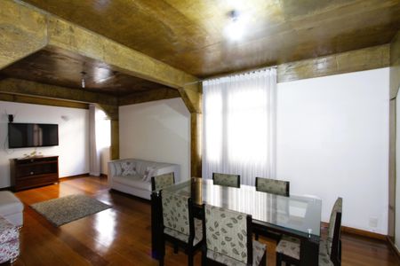 Apartamento à venda com 200m², 4 quartos e 2 vagasSala