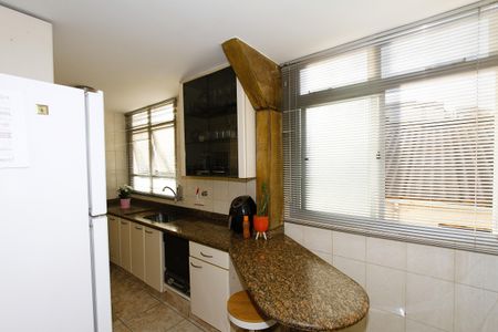 Apartamento à venda com 200m², 4 quartos e 2 vagasCozinha