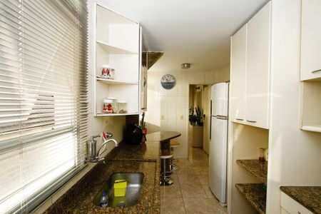 Apartamento à venda com 200m², 4 quartos e 2 vagasCozinha