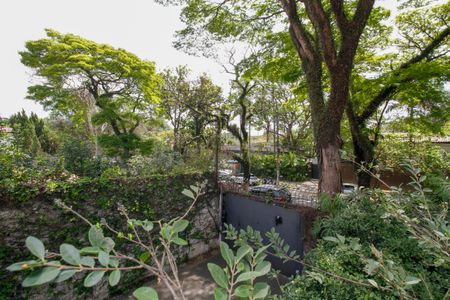 Casa à venda com 546m², 4 quartos e 4 vagas Casa à venda com 546m², 4 quartos e 4 vagasVista da Suíte 2