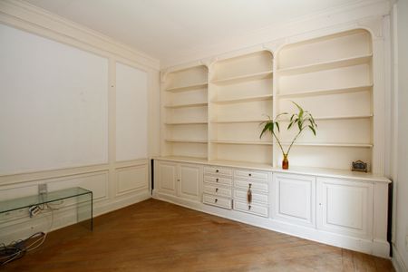 Casa à venda com 546m², 4 quartos e 4 vagas Casa à venda com 546m², 4 quartos e 4 vagasSala de Tv e Biblioteca