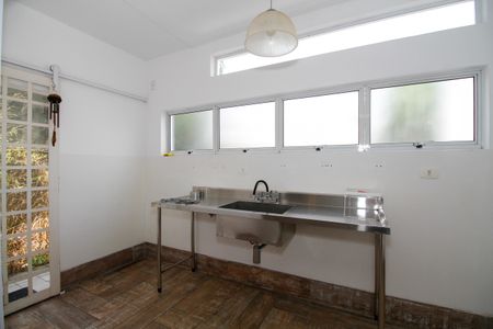 Casa à venda com 546m², 4 quartos e 4 vagas Casa à venda com 546m², 4 quartos e 4 vagasCozinha