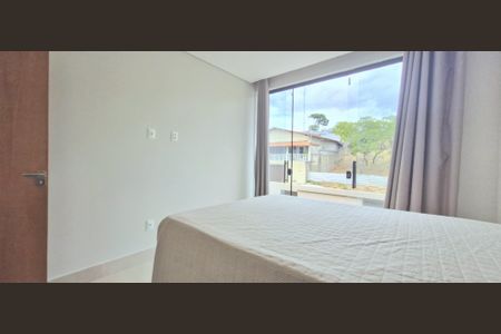 Casa à venda com 285m², 3 quartos e 4 vagas Casa à venda com 285m², 3 quartos e 4 vagasQuarto 3