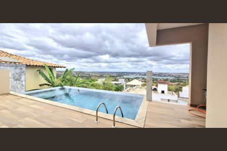 Casa à venda com 285m², 3 quartos e 4 vagas Casa à venda com 285m², 3 quartos e 4 vagasÁrea comum