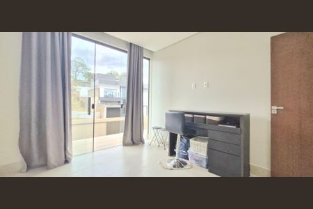 Casa à venda com 285m², 3 quartos e 4 vagas Casa à venda com 285m², 3 quartos e 4 vagasQuarto 2