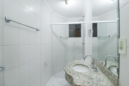 Apartamento à venda com 68m², 2 quartos e 2 vagasBanheiro Social