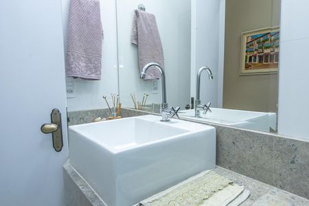 Casa à venda com 157m², 3 quartos e 3 vagasBanheiro Social