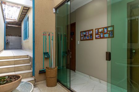 Casa à venda com 157m², 3 quartos e 3 vagasCorredor Externo