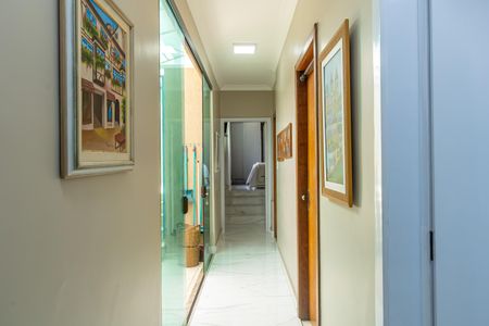 Casa à venda com 157m², 3 quartos e 3 vagasCorredor Interno