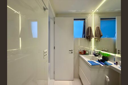 Apartamento à venda com 84m², 2 quartos e 2 vagasBanheiro Suíte