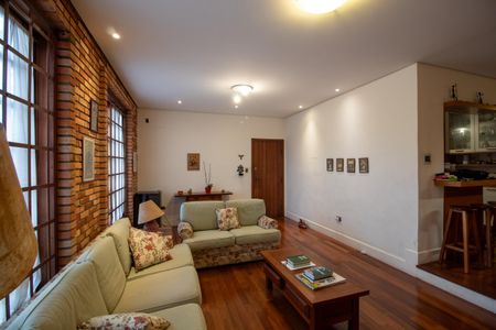 Casa à venda com 220m², 3 quartos e 3 vagasSala